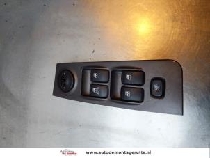 Used Multi-functional window switch Hyundai Matrix 1.6 16V Price on request offered by Autodemontage M.J. Rutte B.V.