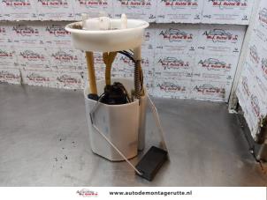 Usados Bomba eléctrica de combustible Seat Ibiza IV SC (6J1) 1.4 16V Precio de solicitud ofrecido por Autodemontage M.J. Rutte B.V.