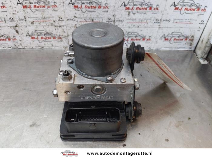 Begagnade ABS-pump Volkswagen Up! (121) 1.0 12V 60 Pris € 75,00 Marginaltabell erbjuds av Autodemontage M.J. Rutte B.V.