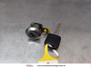 Used Door lock cylinder, left Suzuki Alto (RF410) 1.1 16V Price on request offered by Autodemontage M.J. Rutte B.V.