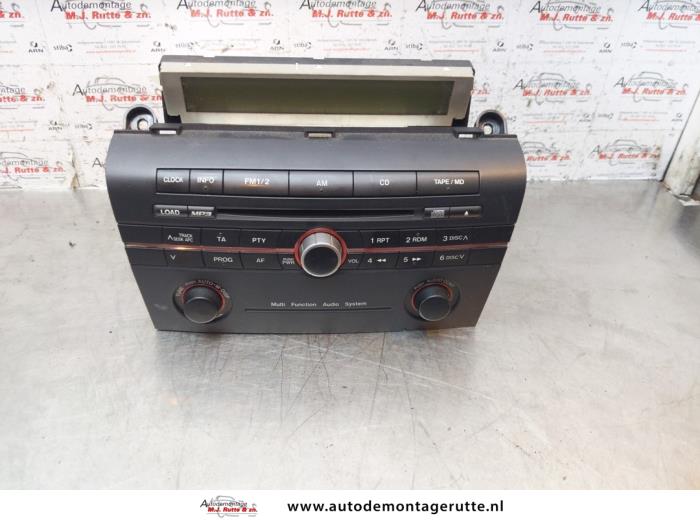 Używane Radio Mazda 3 Sport (BK) 2.0i 16V Cena na żądanie oferowane przez Autodemontage M.J. Rutte B.V.