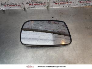 Used Mirror glass, left Toyota Yaris (P1) 1.3 16V VVT-i Price on request offered by Autodemontage M.J. Rutte B.V.