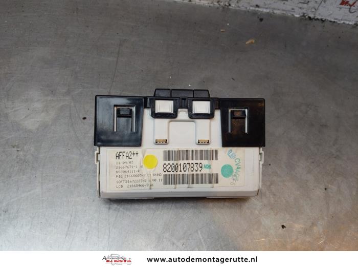 Clock Renault Megane II 1.6 16V P82001078M9 SAGEM