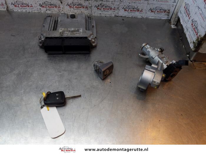 Used Ignition lock + computer Chevrolet Aveo (300) 1.3 D 16V Price on request offered by Autodemontage M.J. Rutte B.V.