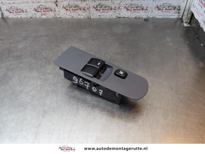 Używane Przelacznik combi okienny Mitsubishi Colt (Z2/Z3) 1.3 16V Cena na żądanie oferowane przez Autodemontage M.J. Rutte B.V.