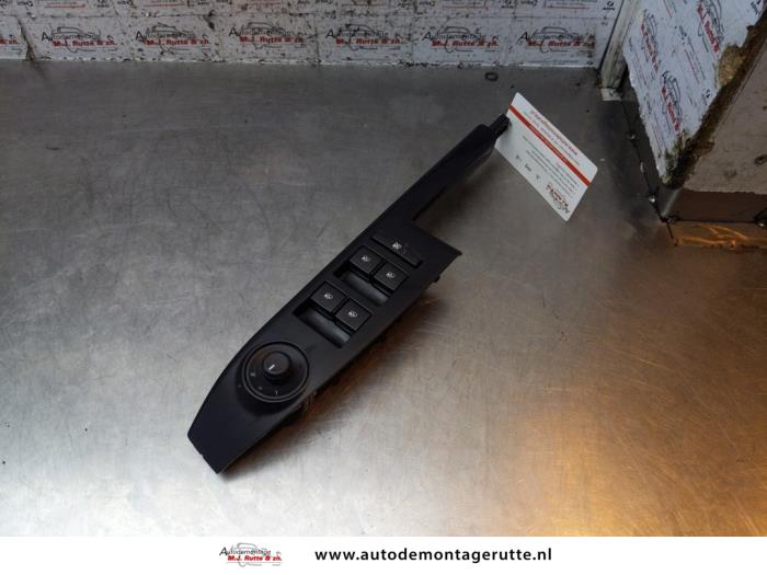 Usados Interruptor combinado de ventanillas Chevrolet Aveo (300) 1.3 D 16V Precio de solicitud ofrecido por Autodemontage M.J. Rutte B.V.