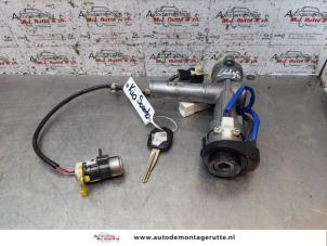 Used Ignition lock + key Kia Sorento I (JC) 3.5 V6 24V Price on request offered by Autodemontage M.J. Rutte B.V.
