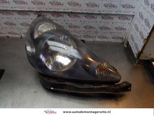 Used Headlight, right Honda Jazz (GD/GE2/GE3) 1.2 i-DSi Price € 75,00 Margin scheme offered by Autodemontage M.J. Rutte B.V.