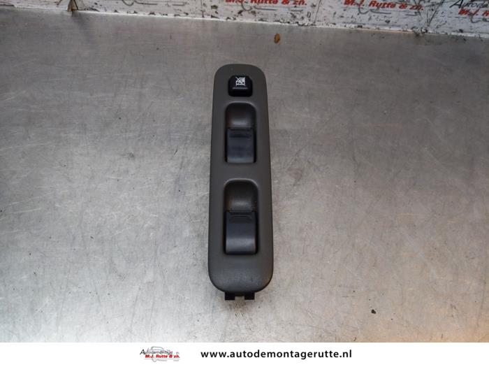 Używane Przelacznik combi okienny Suzuki Alto (RF410) 1.1 16V Cena na żądanie oferowane przez Autodemontage M.J. Rutte B.V.