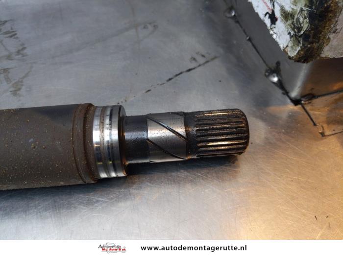 Front drive shaft, right from a Volvo V70 (GW/LW/LZ) 2.5 10V 2000