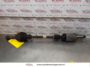 Used Front drive shaft, right Citroen Saxo 1.4i VTR,VTS Price on request offered by Autodemontage M.J. Rutte B.V.