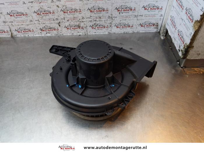 Silnik wentylatora nagrzewnicy z Volkswagen Polo IV (9N1/2/3) 1.4 16V 2002