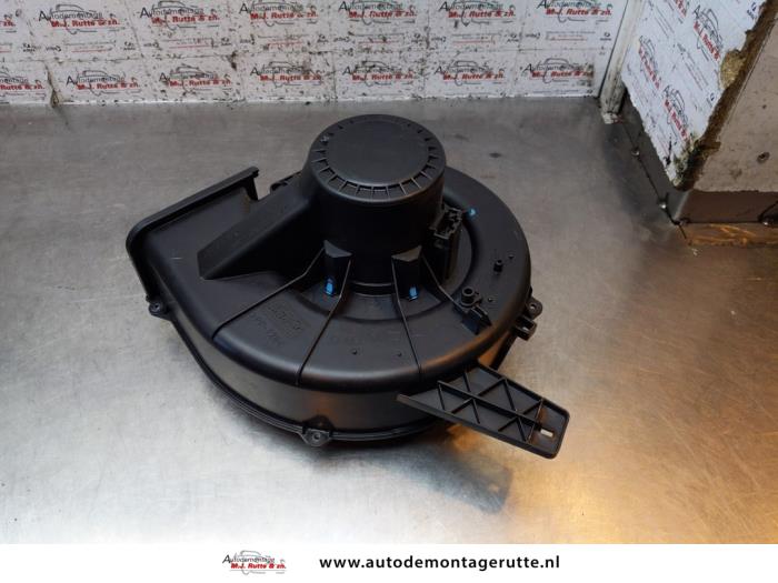 Silnik wentylatora nagrzewnicy z Volkswagen Polo IV (9N1/2/3) 1.4 16V 2002