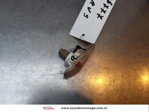 Used Front wing indicator, right Kia Sorento I (JC) 3.5 V6 24V Price on request offered by Autodemontage M.J. Rutte B.V.