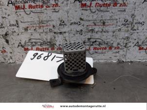 Używane Opornik nagrzewnicy Honda Jazz (GD/GE2/GE3) 1.2 i-DSi Cena na żądanie oferowane przez Autodemontage M.J. Rutte B.V.