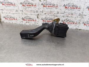 Usados Interruptor de indicador de dirección Opel Astra G Caravan (F35) 1.6 GL,Club,Sport,CDX Precio de solicitud ofrecido por Autodemontage M.J. Rutte B.V.