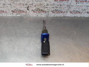 Used Door lock cylinder, left Peugeot 407 SW (6E) 1.6 HDiF 16V Price on request offered by Autodemontage M.J. Rutte B.V.