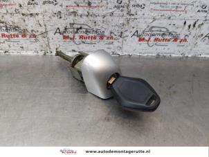 Used Door lock cylinder, left BMW 3 serie (E46/2) 330 Cd 24V Price € 25,00 Margin scheme offered by Autodemontage M.J. Rutte B.V.