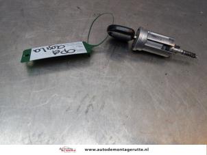 Używane Stacyjka + Kluczyk Opel Agila (A) 1.2 16V Twin Port Cena na żądanie oferowane przez Autodemontage M.J. Rutte B.V.