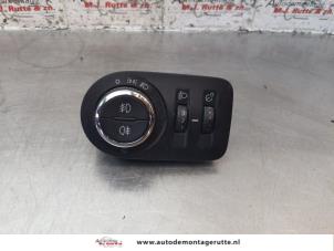 Usagé Commutateur lumière Opel Corsa D 1.3 CDTi 16V ecoFLEX Prix sur demande proposé par Autodemontage M.J. Rutte B.V.