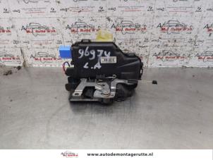 Usagé Serrure portière mécanique 4portes arrière gauche Skoda Fabia (6Y2) 1.4i 16V Prix sur demande proposé par Autodemontage M.J. Rutte B.V.
