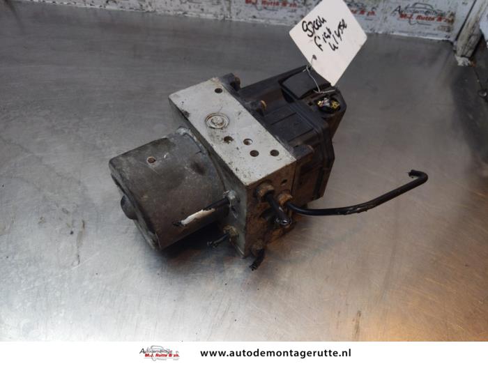 Używane Pompa ABS Fiat Ulysse (179) 2.0 16V Cena na żądanie oferowane przez Autodemontage M.J. Rutte B.V.