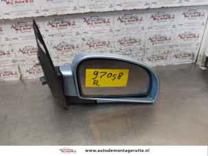 Usados Retrovisor externo derecha Hyundai Getz 1.4i 16V Precio de solicitud ofrecido por Autodemontage M.J. Rutte B.V.