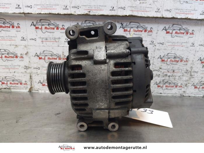 Dynamo from a Audi A4 Avant (B6) 1.8 T 20V 2004