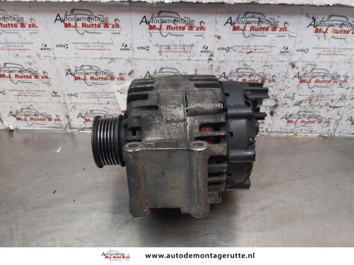 Dynamo from a Audi A4 Avant (B6) 1.8 T 20V 2004