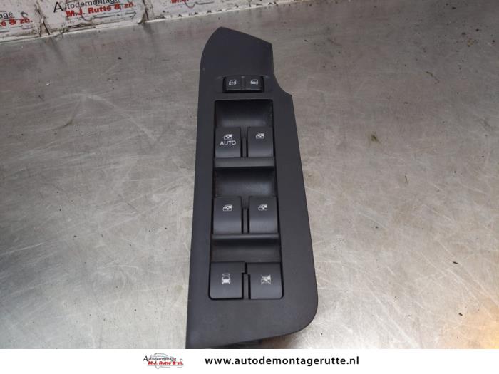 Usados Interruptor combinado de ventanillas Chevrolet Captiva (C100) 2.4 16V 4x2 Precio de solicitud ofrecido por Autodemontage M.J. Rutte B.V.