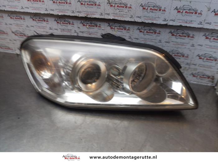 Używane Reflektor prawy Chevrolet Captiva (C100) 2.4 16V 4x2 Cena € 75,00 Procedura marży oferowane przez Autodemontage M.J. Rutte B.V.