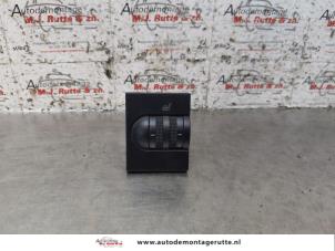 Used Seat heating switch Volkswagen Golf III Cabrio (1E) 1.6i Price on request offered by Autodemontage M.J. Rutte B.V.