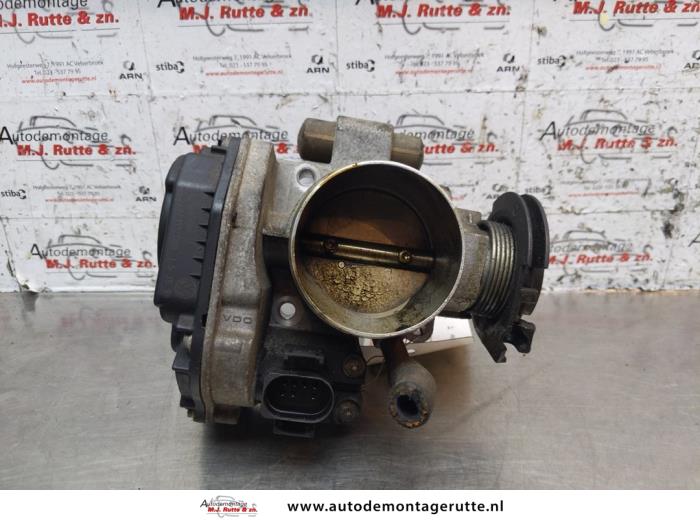 Gebrauchte Drosselklappengehäuse Volkswagen Golf III Cabrio (1E) 1.6i Preis auf Anfrage angeboten von Autodemontage M.J. Rutte B.V.