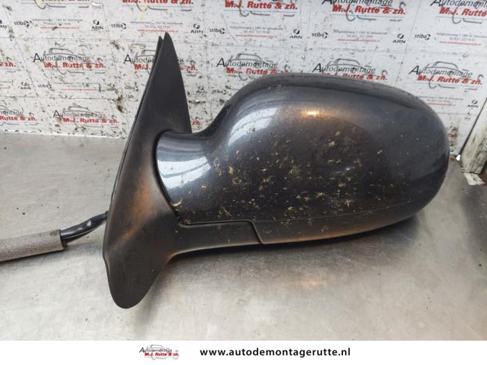 Wing mirror, left from a Volvo V70 (SW) 2.3 T5 20V 2000