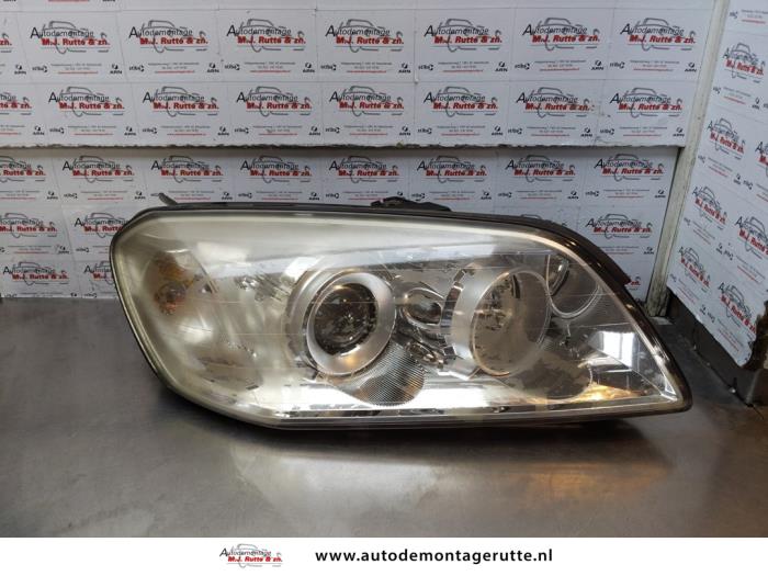 Używane Reflektor prawy Chevrolet Captiva (C100) 2.4 16V 4x2 Cena € 75,00 Procedura marży oferowane przez Autodemontage M.J. Rutte B.V.