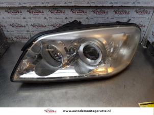 Used Headlight, left Chevrolet Captiva (C100) 2.4 16V 4x2 Price on request offered by Autodemontage M.J. Rutte B.V.