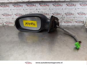 Used Wing mirror, left Volvo V70 (SW) 2.4 T 20V Price on request offered by Autodemontage M.J. Rutte B.V.