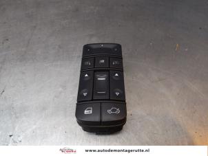 Usados Interruptor combinado de ventanillas Opel Vectra C GTS 1.8 16V Precio € 25,00 Norma de margen ofrecido por Autodemontage M.J. Rutte B.V.