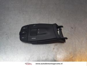 Usados Mando de radio volante Seat Ibiza IV (6J5) 1.2 12V Precio de solicitud ofrecido por Autodemontage M.J. Rutte B.V.