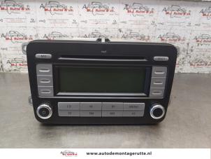 Usados Radio Volkswagen Passat Variant (3C5) 2.0 FSI 16V Precio de solicitud ofrecido por Autodemontage M.J. Rutte B.V.