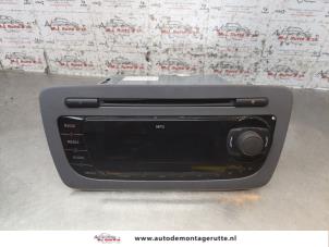 Usados Radio Seat Ibiza IV (6J5) 1.2 12V Precio de solicitud ofrecido por Autodemontage M.J. Rutte B.V.