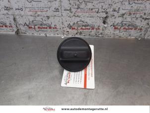 Gebrauchte Tankdeckel Opel Vivaro 1.9 DI Preis auf Anfrage angeboten von Autodemontage M.J. Rutte B.V.