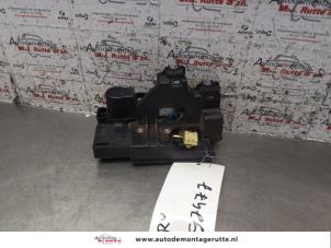 Used Front door lock mechanism 4-door, right Chevrolet Epica 2.5 24V Price on request offered by Autodemontage M.J. Rutte B.V.