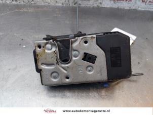 Used Front door lock mechanism 4-door, right Opel Vivaro 1.9 DI Price on request offered by Autodemontage M.J. Rutte B.V.