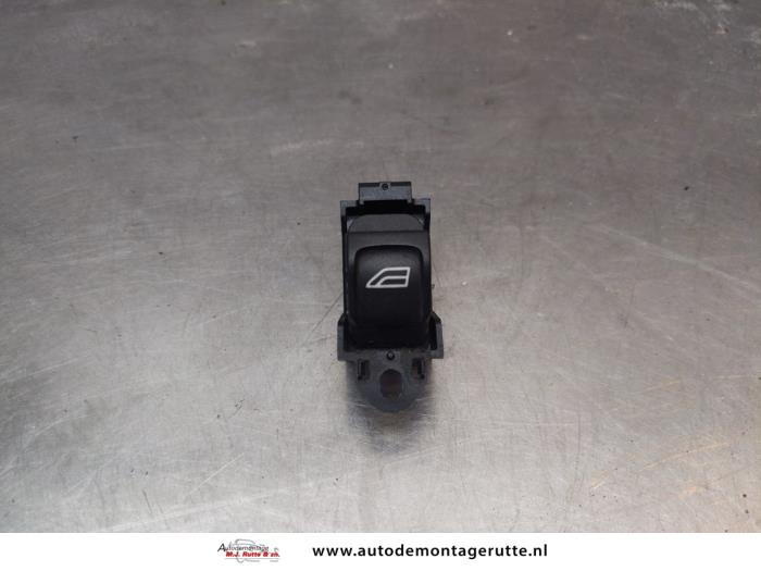 Usados Interruptor de ventanilla eléctrica Volvo V70 (BW) 2.5 T 20V Precio de solicitud ofrecido por Autodemontage M.J. Rutte B.V.