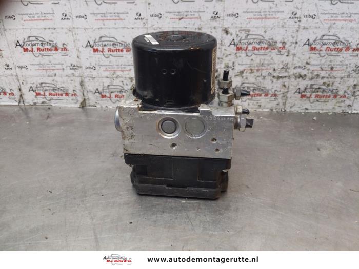 ABS pump from a Volvo V70 (BW) 2.5 T 20V 2008