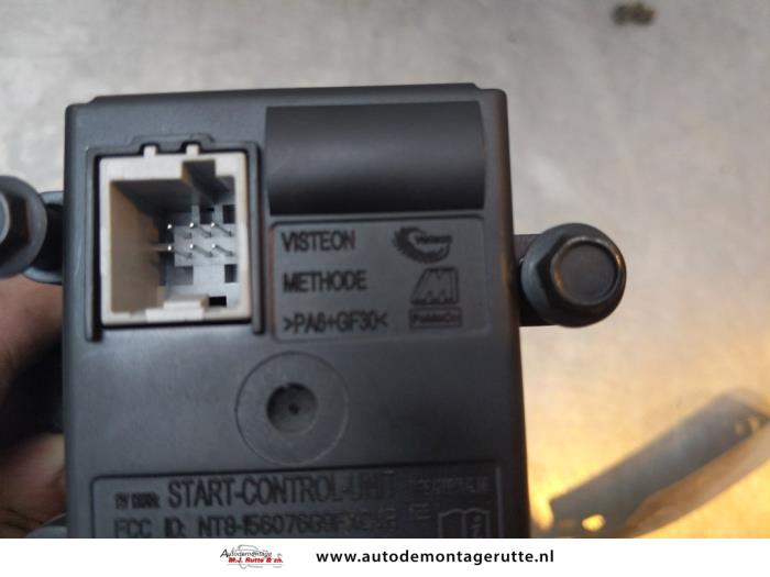 Ignition lock + key from a Volvo V70 (BW) 2.5 T 20V 2008