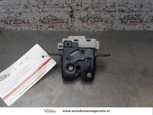 Gebrauchte Schließmechanik Heckklappe Renault Modus/Grand Modus (JP) 1.4 16V Preis auf Anfrage angeboten von Autodemontage M.J. Rutte B.V.