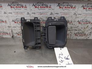 Used Rear door handle 4-door, right Mercedes Vito (639.6) 2.2 109 CDI 16V Price on request offered by Autodemontage M.J. Rutte B.V.