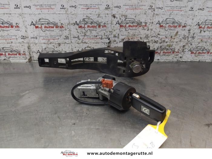 Używane Stacyjka + Kluczyk Citroen C2 (JM) 1.4 Cena na żądanie oferowane przez Autodemontage M.J. Rutte B.V.